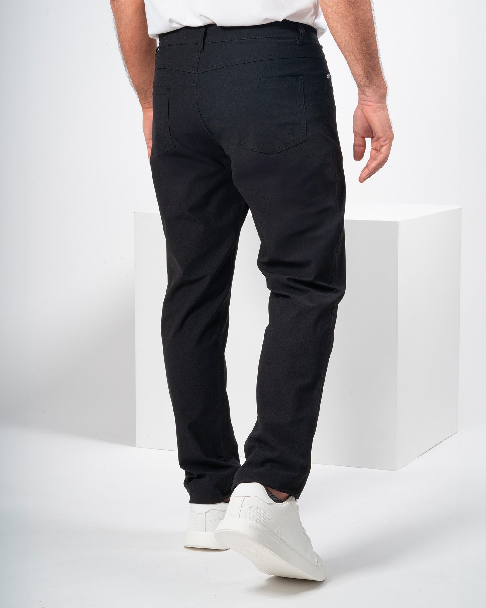 Pantalón Origen®, Negro, vista posterior, fit Regular, Poliéster, con Tela estiramiento 4 vías, uso versátil