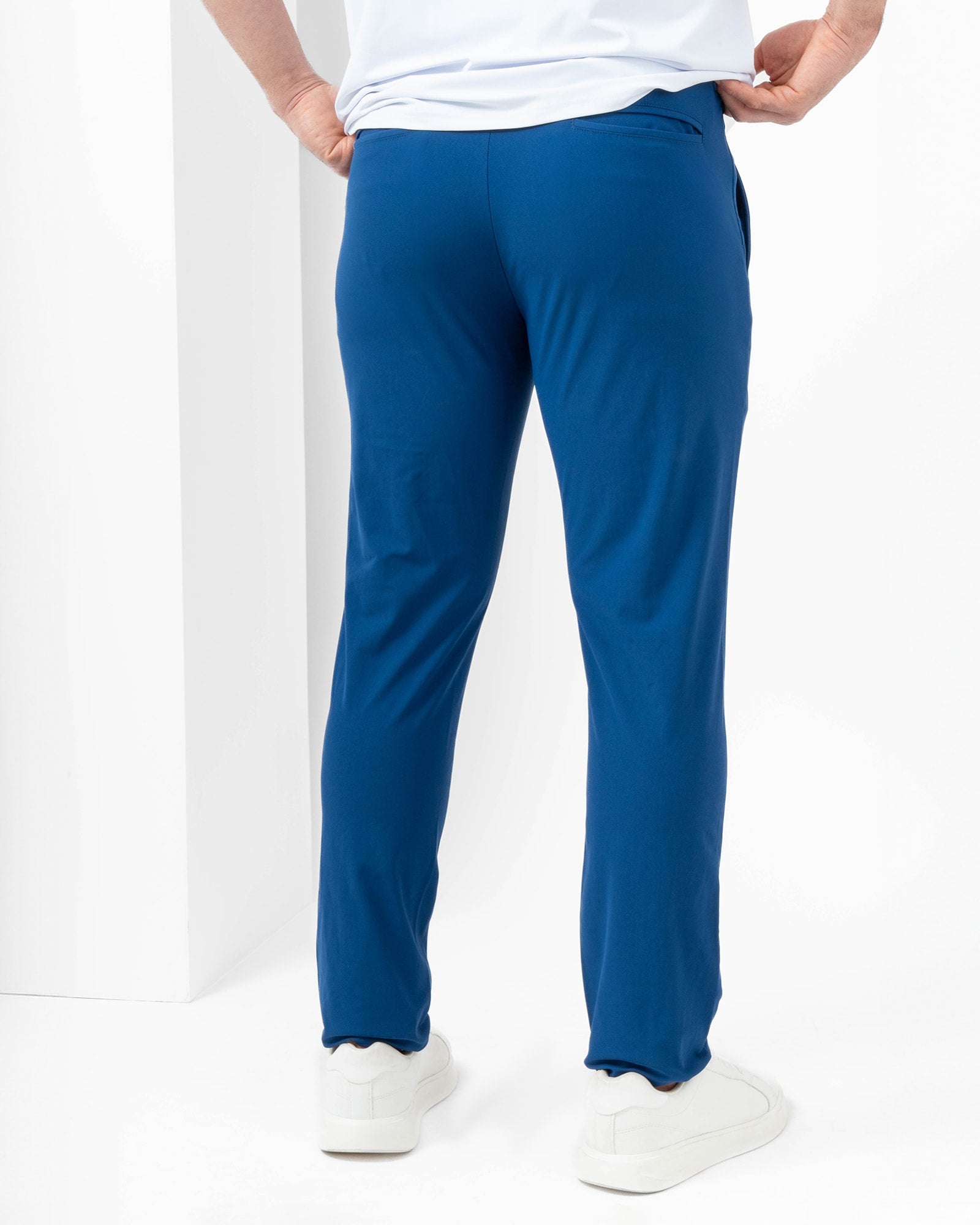 Pantalón Slim, Azul marino, vista posterior, fit Slim, Poliéster, con Tela estiramiento 4 vías, uso versátil