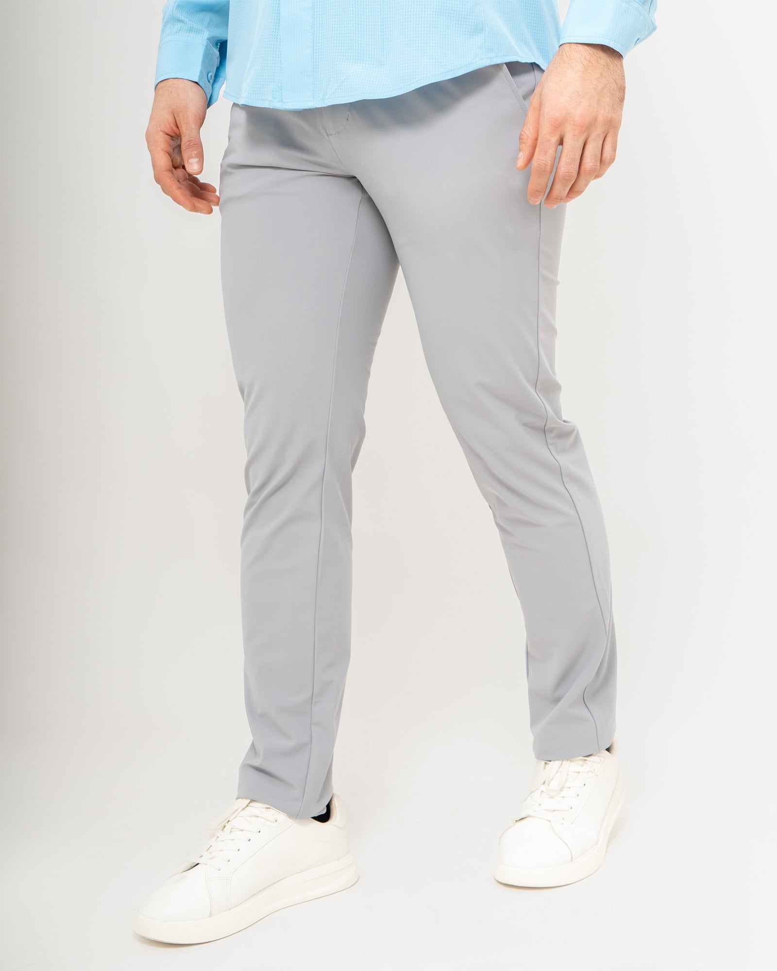 Pantalón Slim, Gris, vista frontal, fit Slim, Poliéster, con Tela estiramiento 4 vías, uso versátil