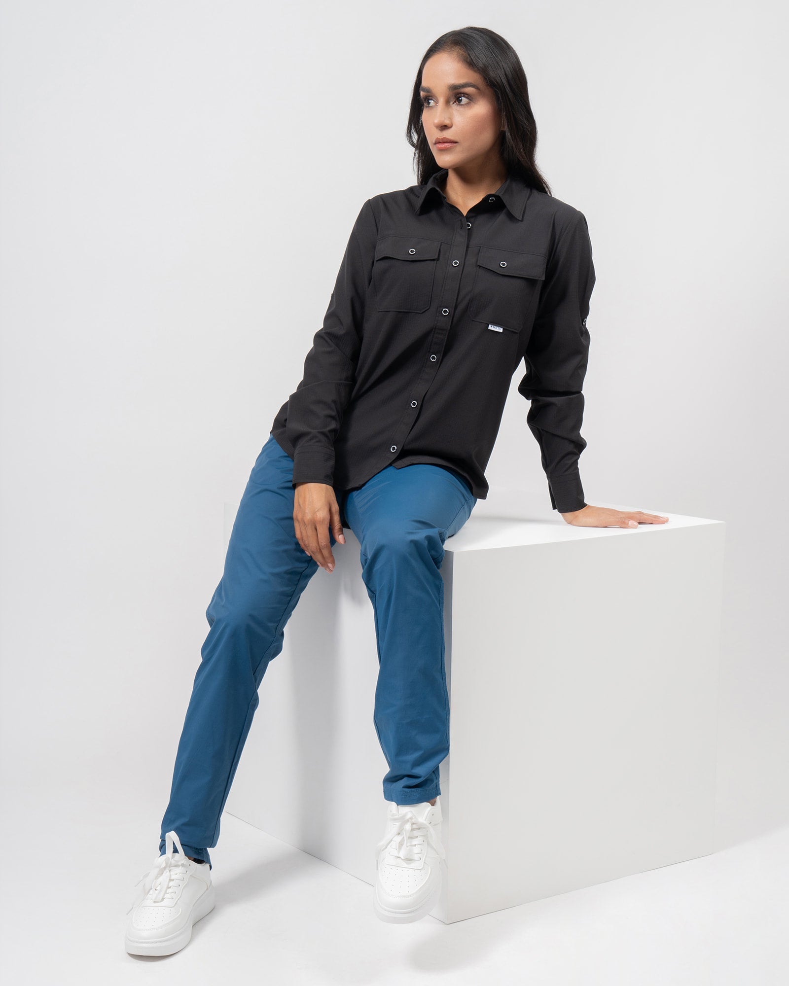 Camisa Outdoor Signature, Negro, detalle, fit Regular, Poliéster, con Tela antidesgarro, ideal para oficina