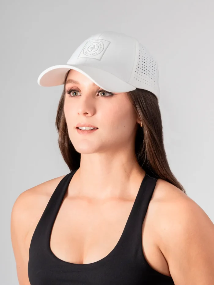 Gorra Perforada Luz